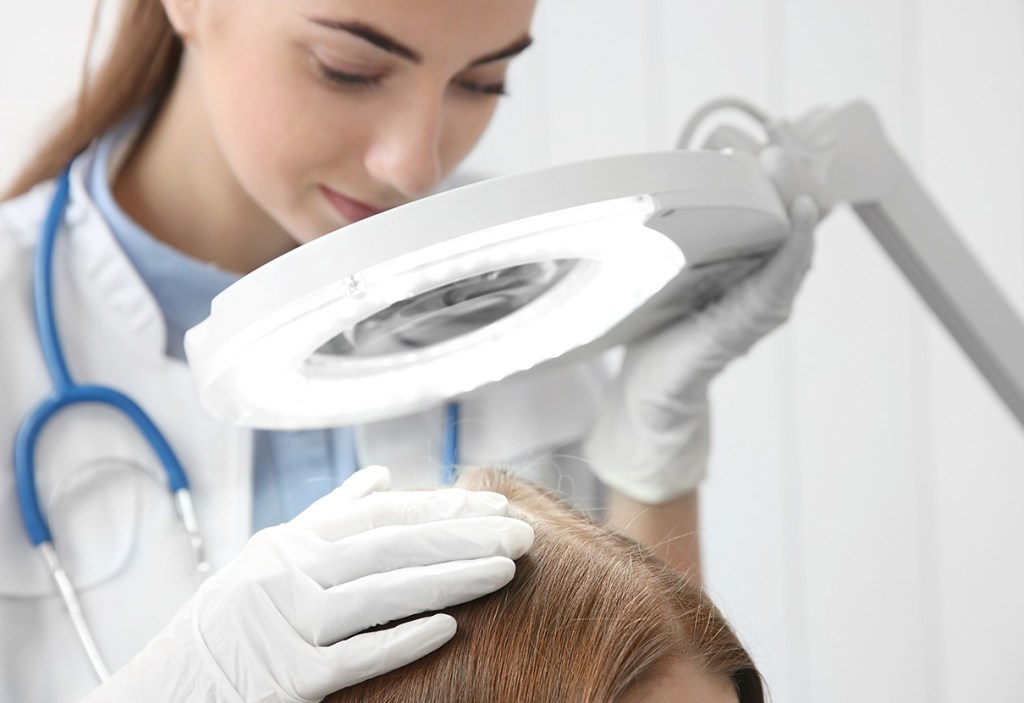 Consulenza Tricologica per donne: guida completa e consigli&nbsp;utili