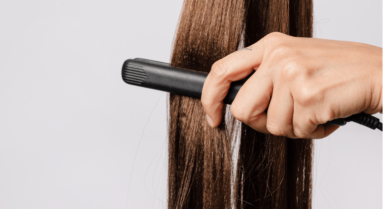 La Piastra: Alleata o Nemica dei Tuoi&nbsp;Capelli?